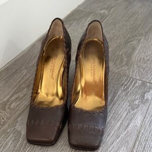 Dolce & Gabbana Dark Brown Leather Square-Toe Pumps with Gold Insole